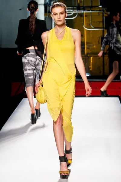 Look 24